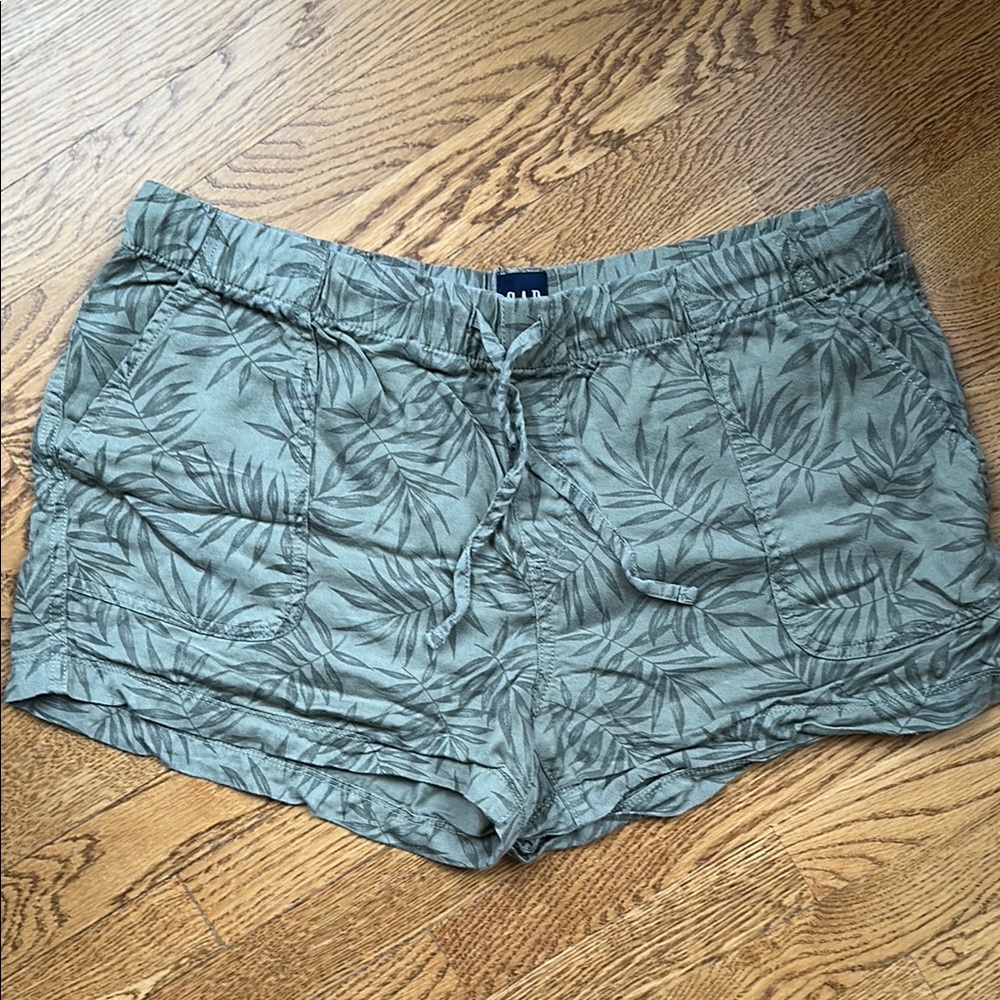 GAP Green Cargo Shorts Lightweight Relaxed Fit